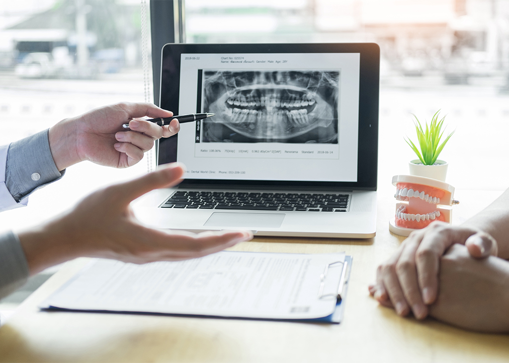 安全性の高い治療を提供するためにインプラントガイドシステムを導入！